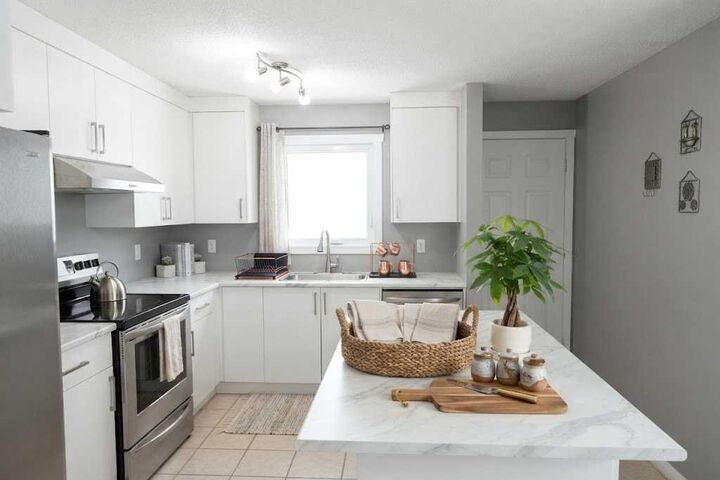 Property Photo:  379 Falmere Road NE  AB T3J 2Z5 