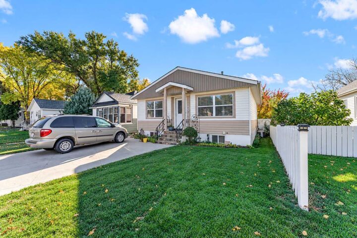 Property Photo:  473 10 Street SE  AB T1A 1R2 