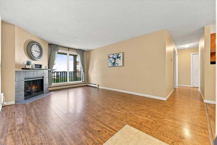 Property Photo:  6400 Coach Hill Road SW 424  AB T3H 1B8 