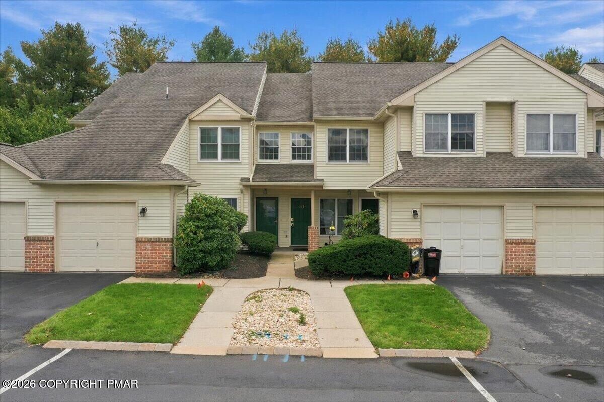 Property Photo:  112 Lindfield Circle  PA 18062 
