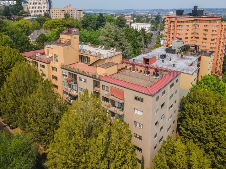 Property Photo:  2021 SW Main St 48  OR 97205 