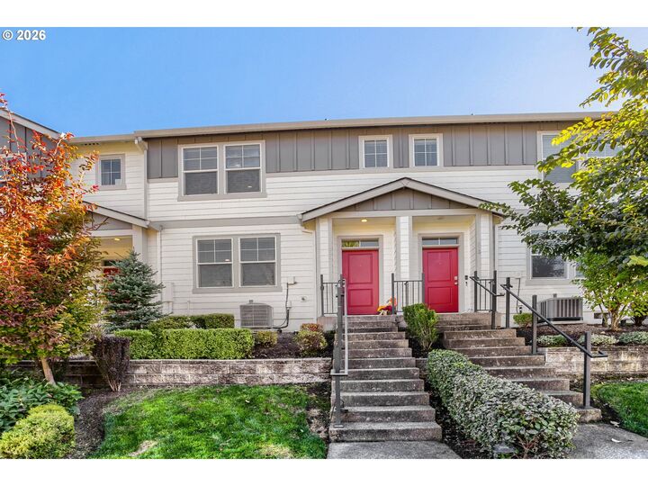 Property Photo: 884 N 18th Ave OR 97113