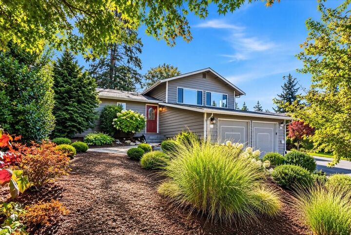 Property Photo:  915 S 261st Place  WA 98198 