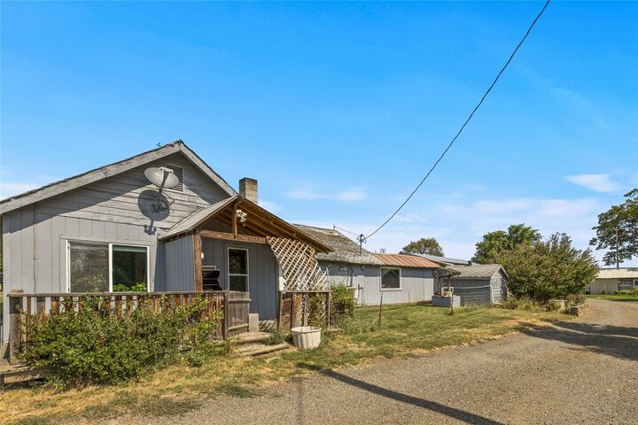 Property Photo: 420 Schnebly Road WA 98926