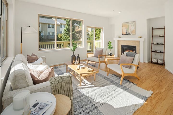 Property Photo:  377 NW Pebble Lane  WA 98027 