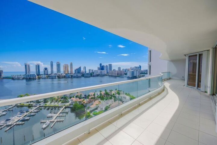 Property Photo: 7000 Island Boulevard 2905 FL 33160