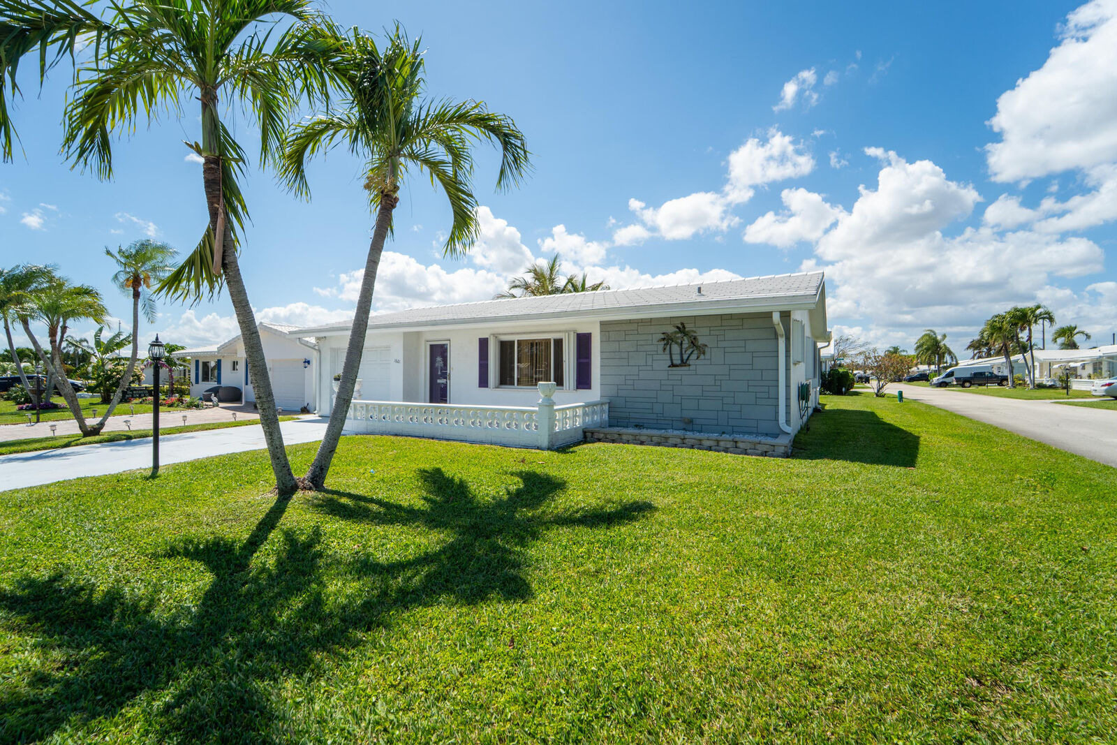 Property Photo: 1601 SW 18th Street SW FL 33426