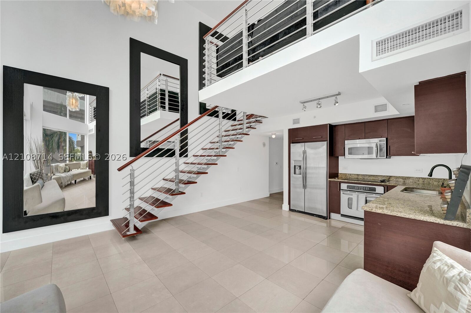 Property Photo: 41 SE 5th St 317 FL 33131