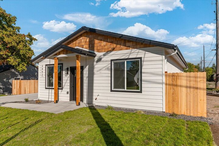 Property Photo: 2452 W Rowan Ave WA 99205