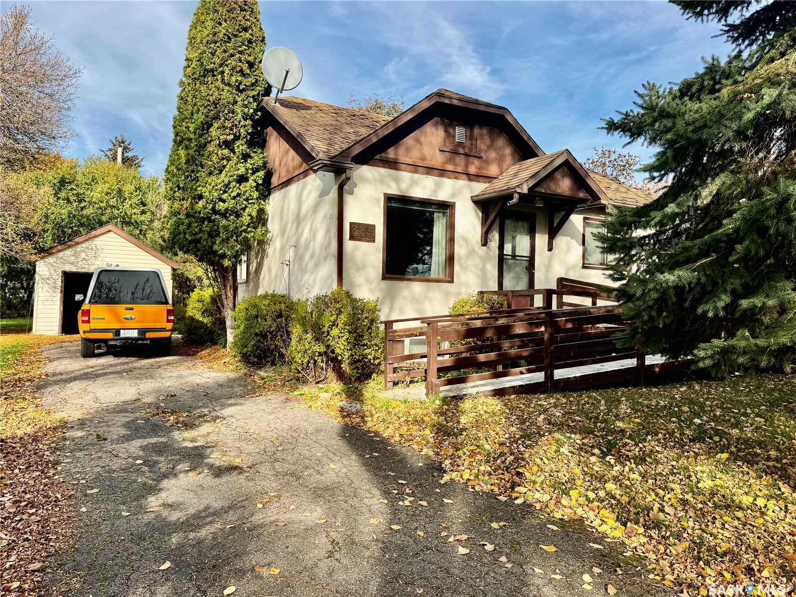 Property Photo:  335 Miles Street  SK S0A 1S0 