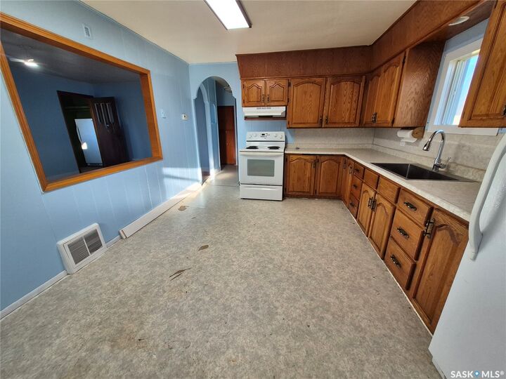 Property Photo:  203 Loucks Street  SK S0C 2C0 