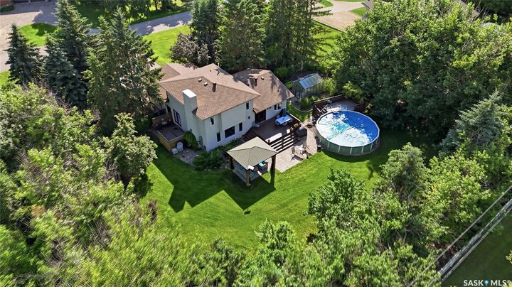 Property Photo:  65 Meadow Road  SK S4L 5B1 