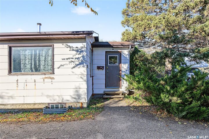 Property Photo:  929 Hall Street W  SK S6H 2S3 