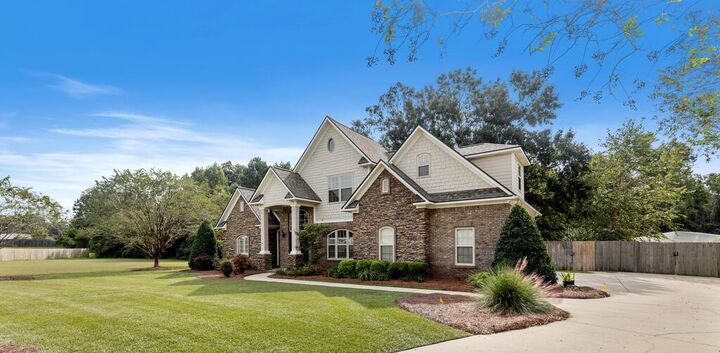 Property Photo:  208 Glen Oaks Dr.  AL 36301 