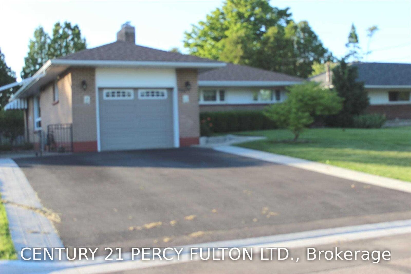 Property Photo:  460 Bader Avenue  ON L1J 3E8 
