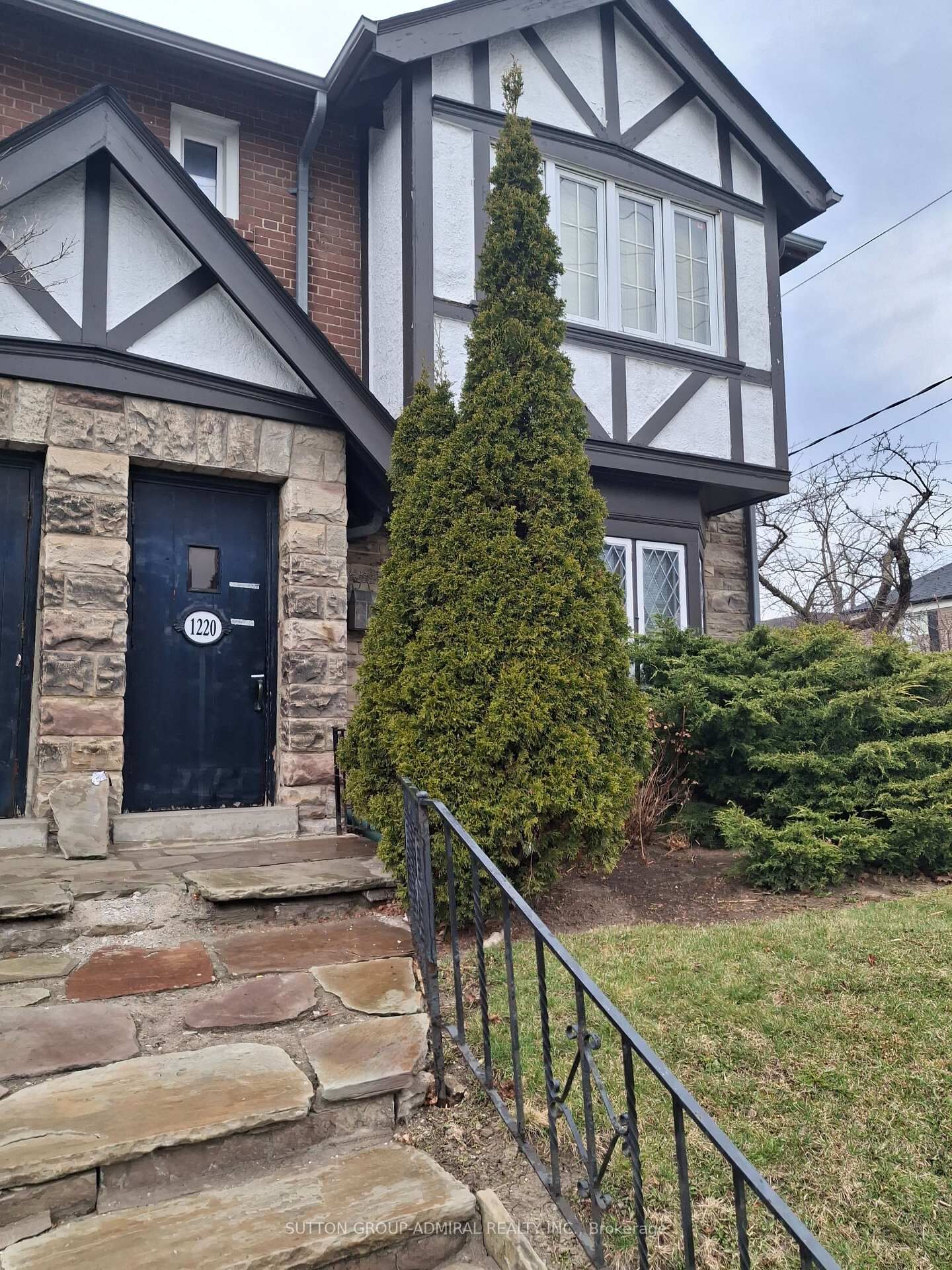 Property Photo:  1220 Avenue Road #1  ON M5N 2G4 