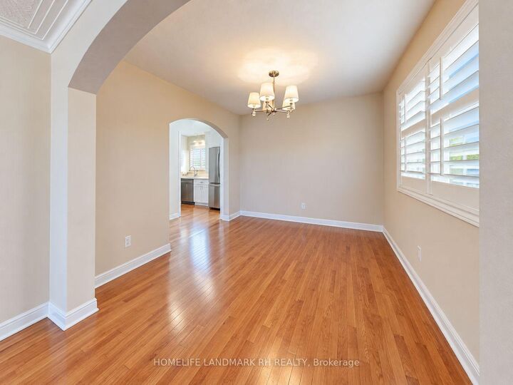 Property Photo:  52 Montcalm Avenue Upper  ON M6E 4N7 