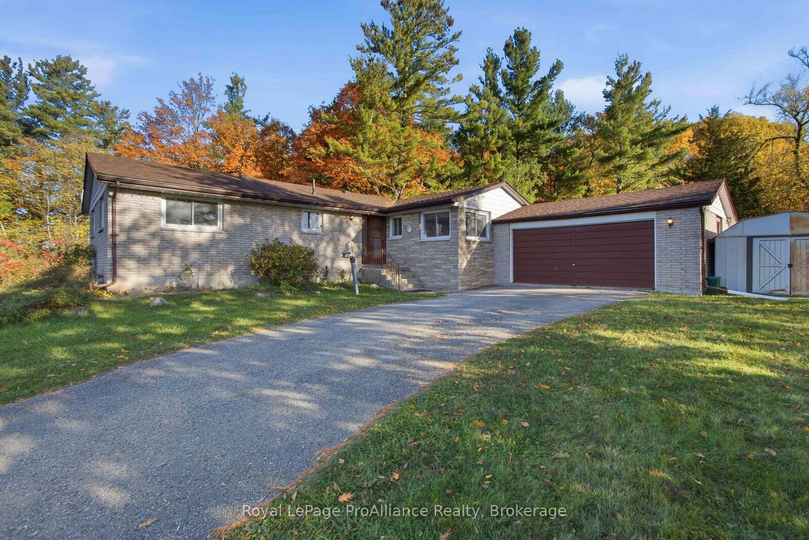 Property Photo:  1347 Stockdale Road  ON K8V 5P6 