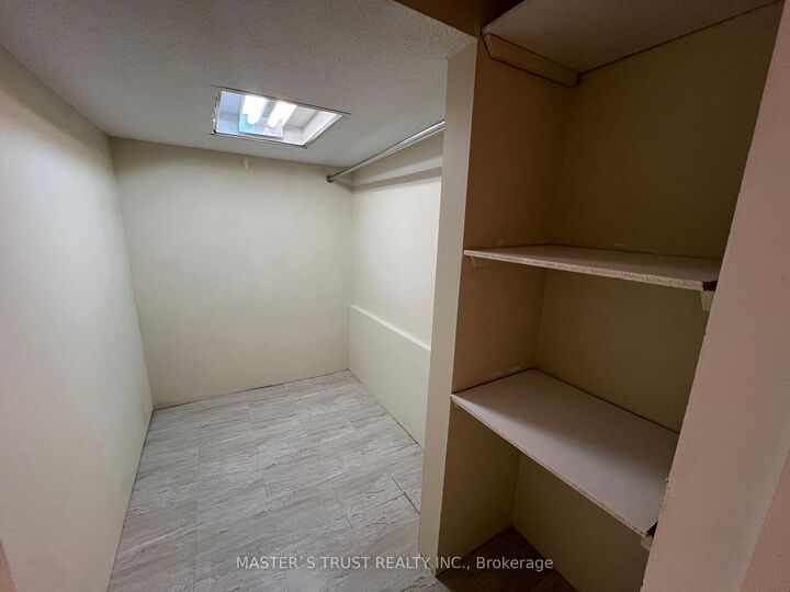Property Photo:  3145 Ibbeston Crescent  ON L5C 1Z1 
