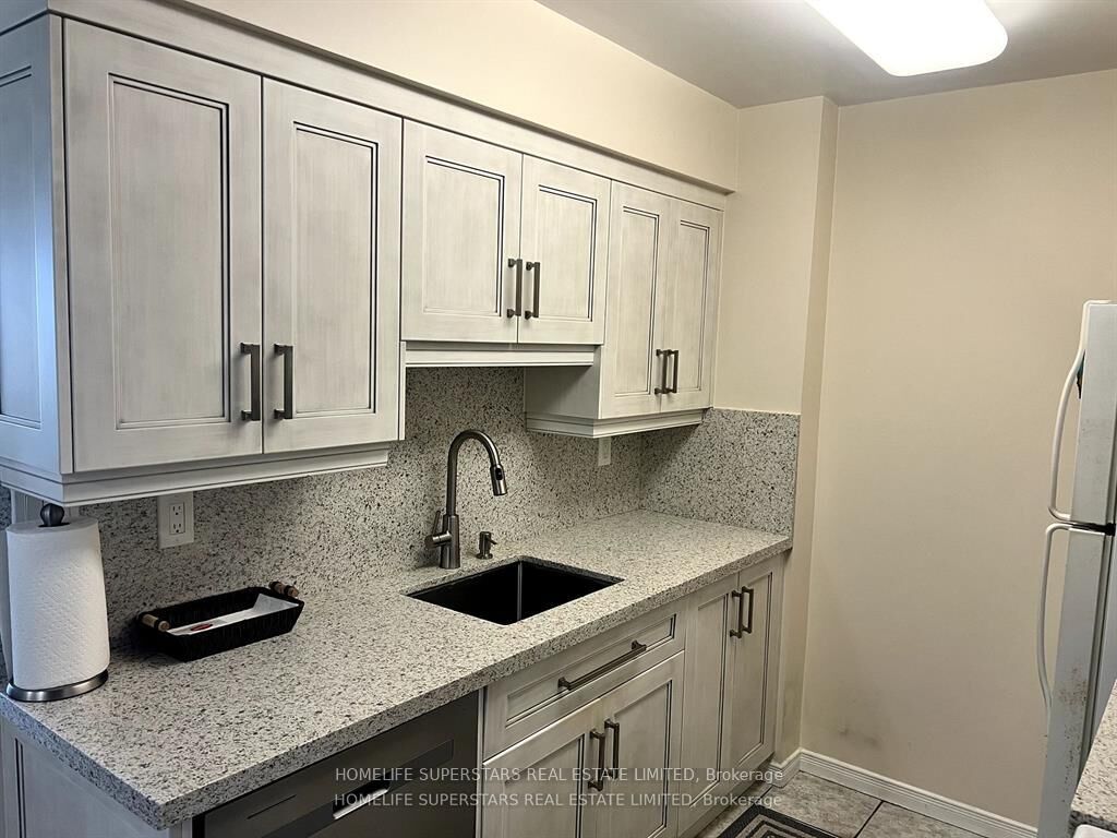 Photo de la propriété:  300 Ray Lawson Boulevard 416  ON L6Y 5H5 