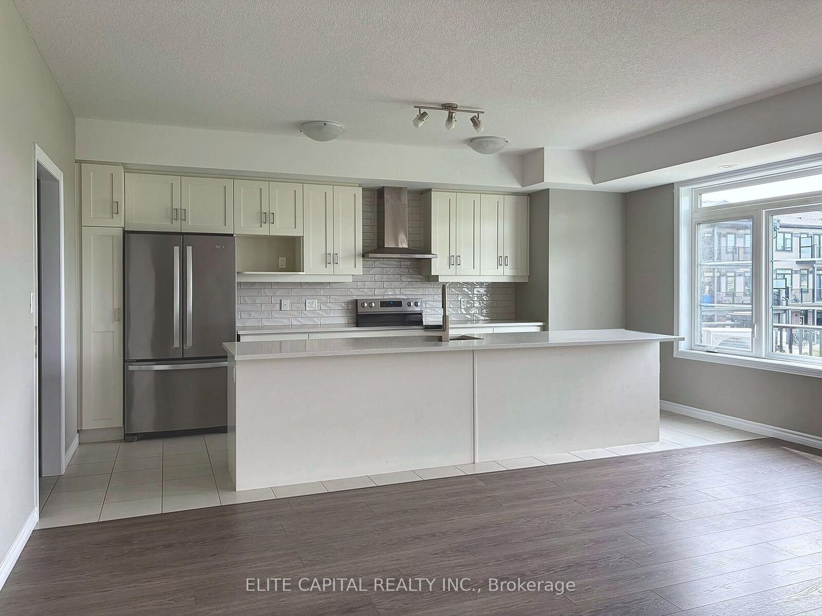Property Photo: 44 Lomond Lane ON N2R 0T6