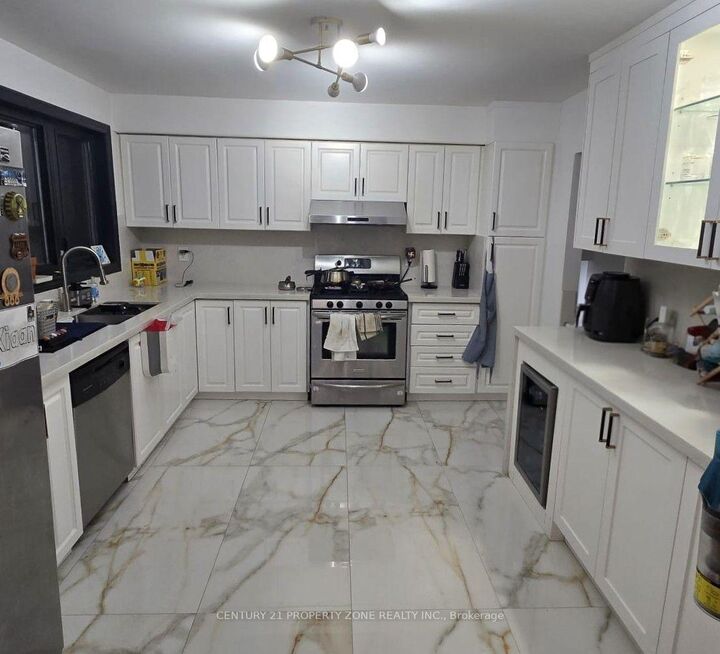 Property Photo:  91 Avondale Boulevard  ON L6T 1H5 