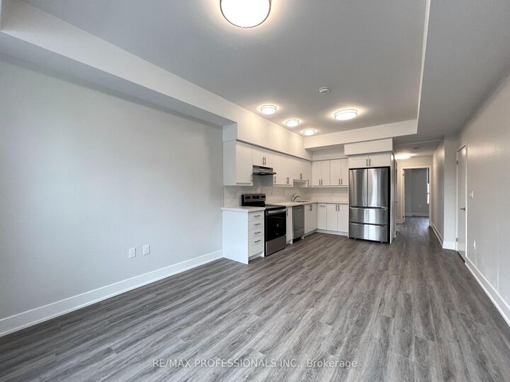 Photo de la propriété:  62 Dixfield Drive 131  ON M9C 3W1 