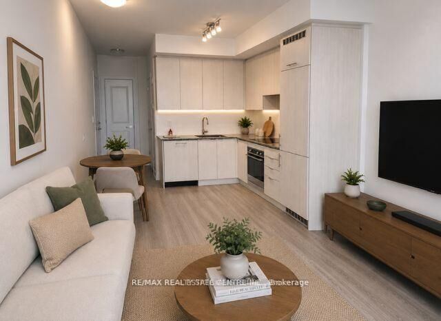 Property Photo: 36 Elm Drive W 3605 ON L5B 0N3