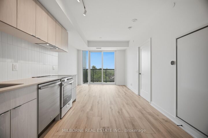 Photo de la propriété: 1660 Bloor Street W 905 ON M6P 1A8