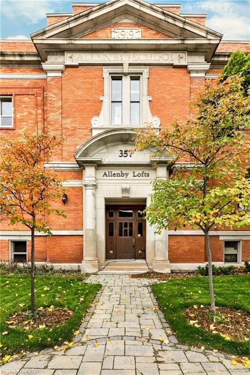 Property Photo:  357 Hunter Street W 13  ON L8P 1S6 