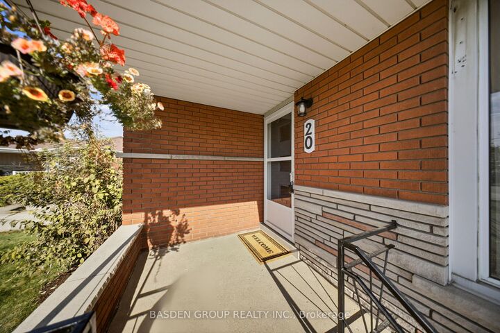 Property Photo:  20 Doreen Court  ON L8T 2M3 