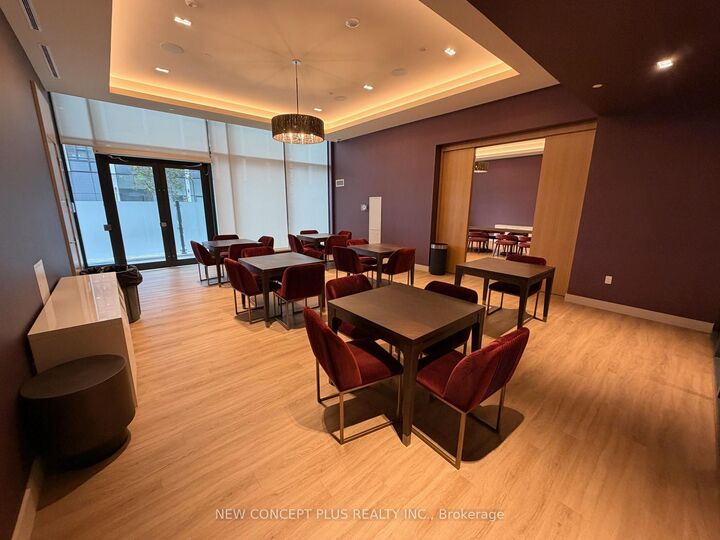 Property Photo:  8960 Jane Street E 521  ON L4K 0N9 