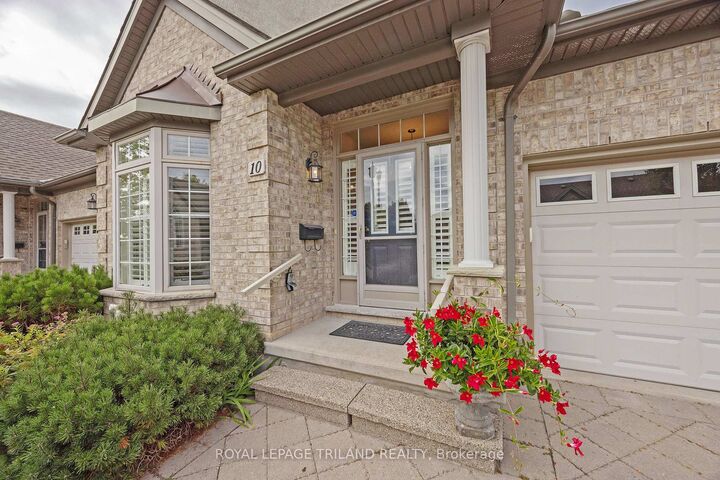 Property Photo:  575 McGarrell Place 10  ON N6G 5L3 
