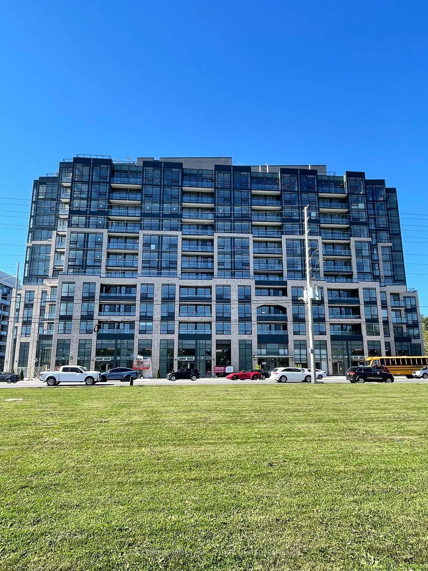 Property Photo:  1381 Lakeshore Road E 231  ON L5E 1G6 