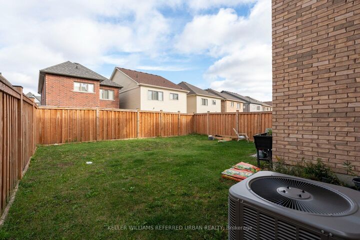 Property Photo:  2523 Orchestrate Drive Upper  ON L1L 0R3 