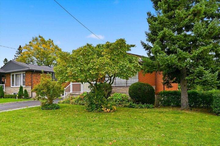 Property Photo:  138 Luscombe Street  ON L9A 2K3 