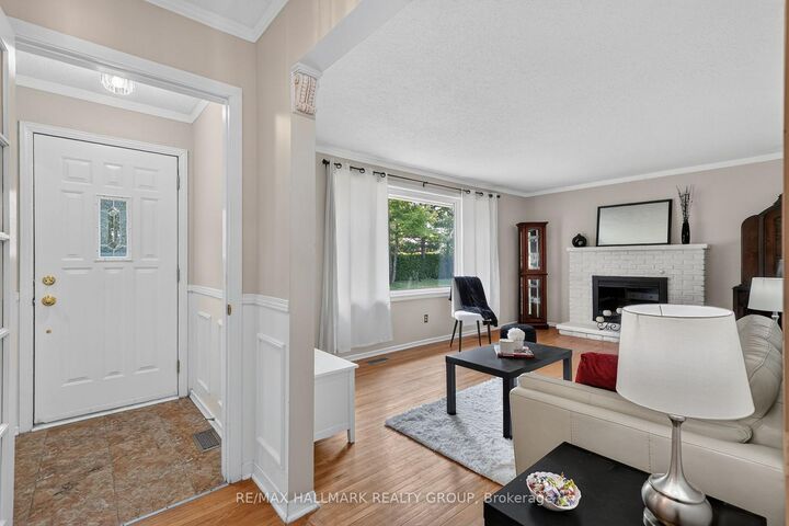 Photo de la propriété: 157 Lacroix Avenue ON K1E 1K2