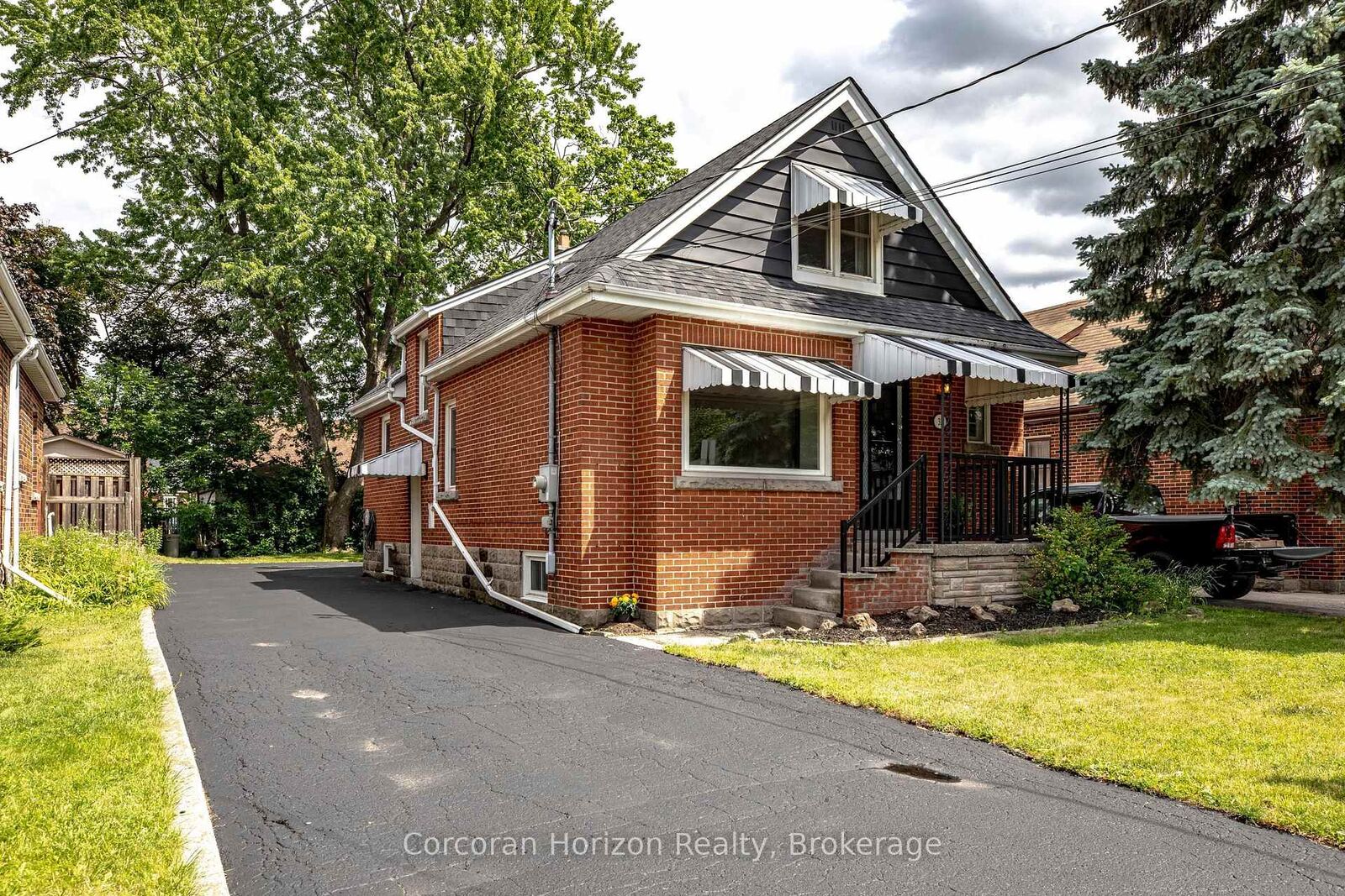 Property Photo: 33 East 34th Street 1 ON L8V 3W2