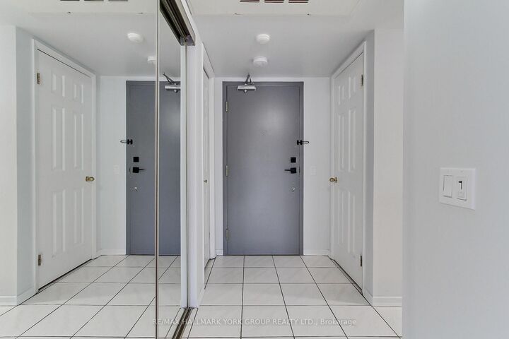 Property Photo:  160 Wellington Street E 304  ON L4G 1J3 
