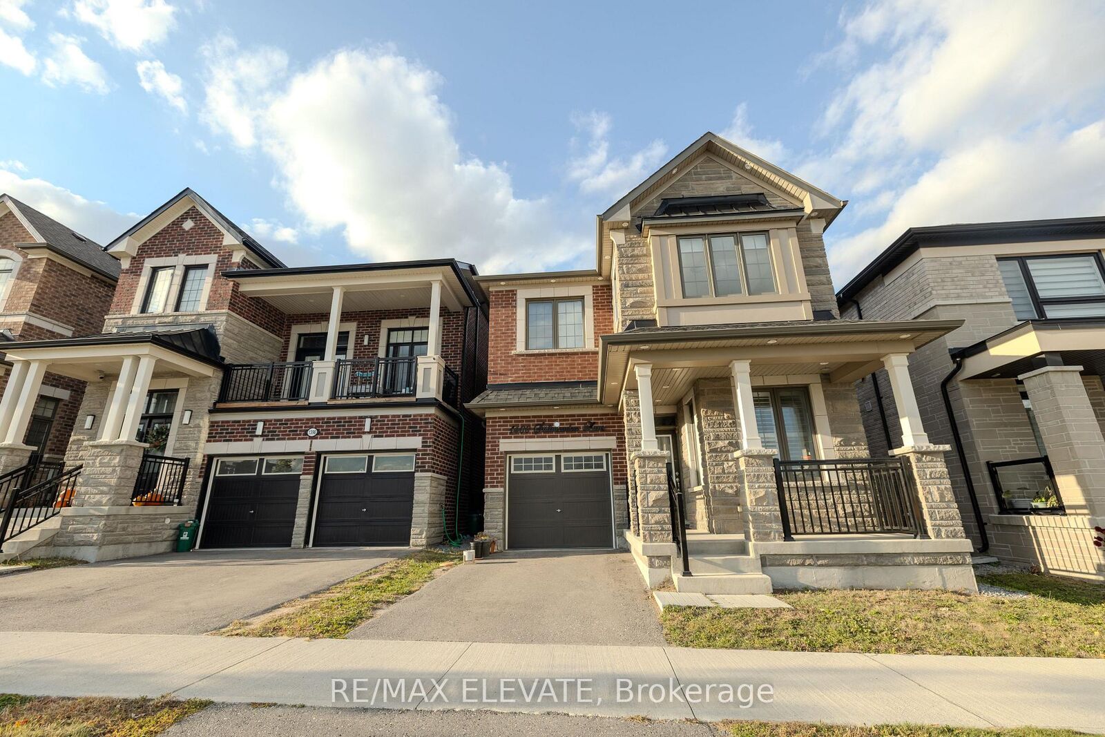 Property Photo:  1400 Stillmeadow Lane  ON L1X 0N5 