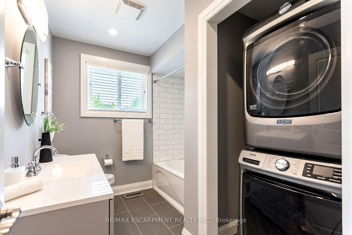 Property Photo:  576 Turner Drive Main  ON L7L 2W7 