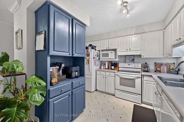 Property Photo:  410 Ambleside Drive 21  ON N6G 4Y3 