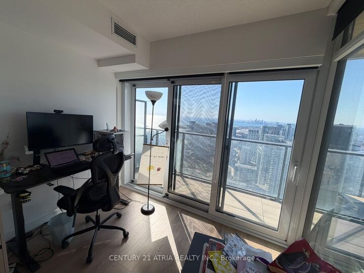 Property Photo:  3 Concord Cityplace Way 5515  ON M5V 0X4 