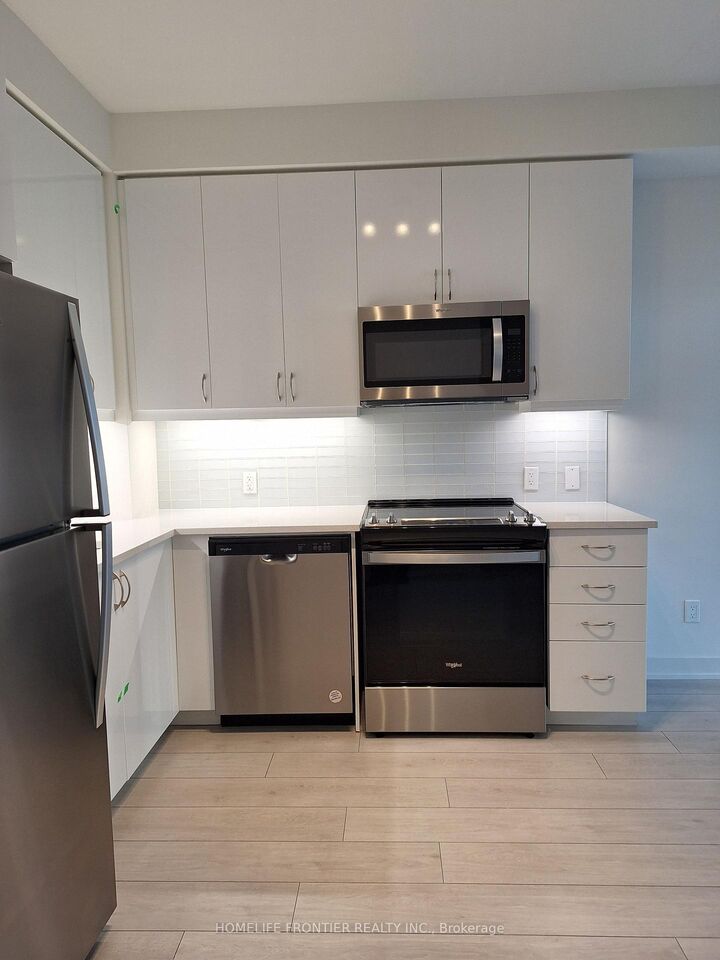 Property Photo:  4955 Yonge Street 1018  ON M2N 0L8 
