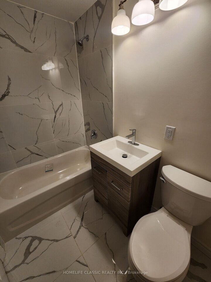 Property Photo:  5 Main Street S 8  ON L9P 1P2 