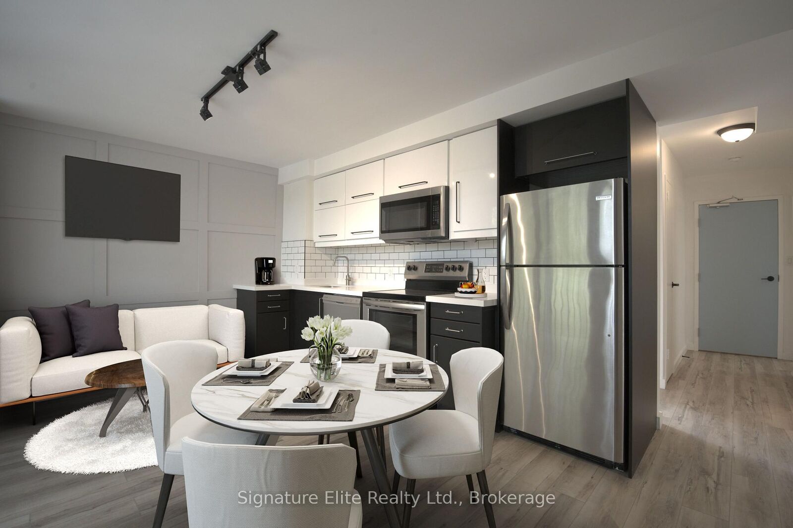 Property Photo:  291 Scarlett Road 303  ON M6N 4L1 