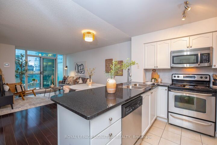 Property Photo:  30 Grand Trunk Crescent Ph03  ON M5J 3A4 