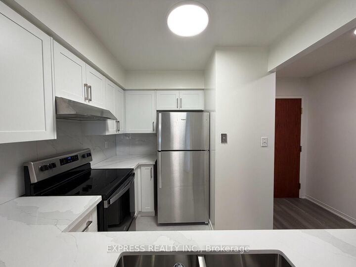 Property Photo:  18 Hillcrest Avenue 301  ON M2N 6T5 
