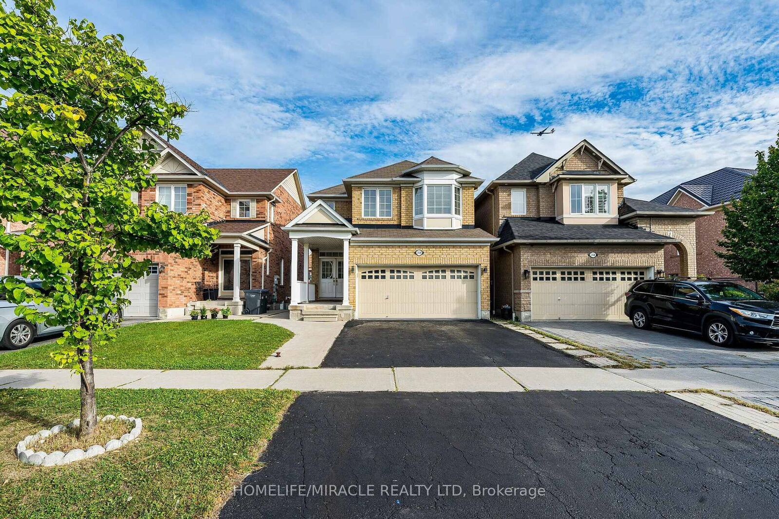 Property Photo:  354 Panhellenic Drive Upper  ON L5W 0B9 