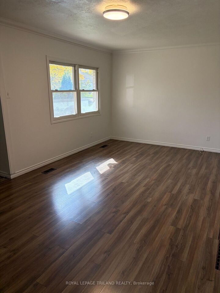 Property Photo:  1678 Dale Street  ON N5V 1Y2 